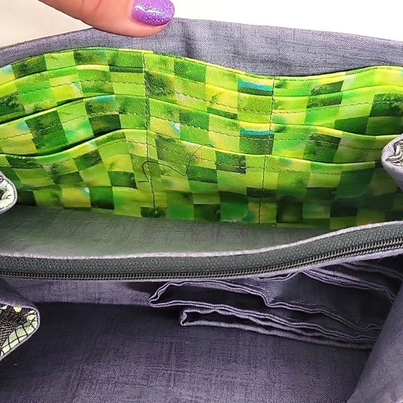 KJM Designs Crossbody Purse With Cactus Print One Outside Pocket w/Zipper - Picture 12 of 13